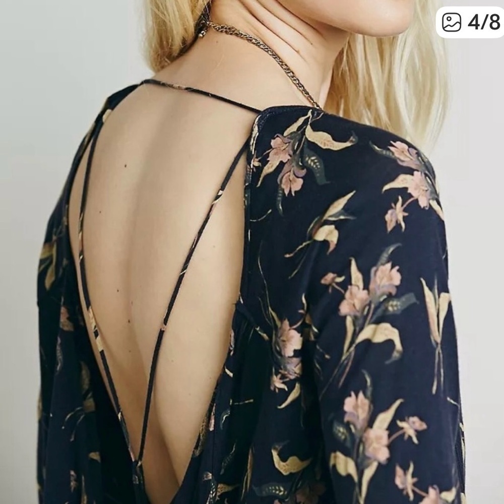 Free People Elsa
Floral Print Twisted Open Back
Blouse Size Small - Picture 4 of 4